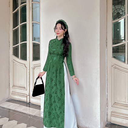 Áo Dài Gấm – Nét Đẹp Truyền Thống Phảng Phất Hơi Thở Hiện Đại