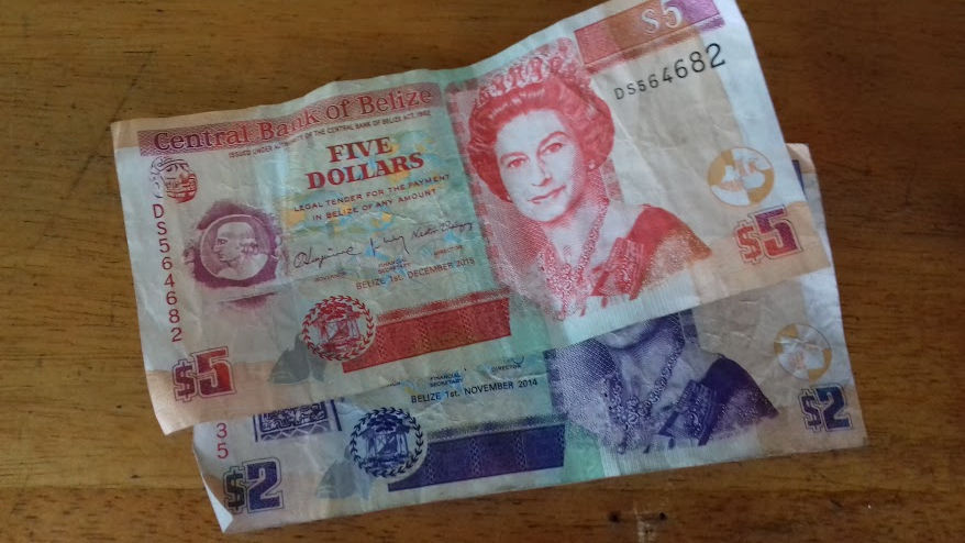 Dolar Beliceño, hasta hace unos años todos los billetes tenían la cara de la Reina de Ingleterra.