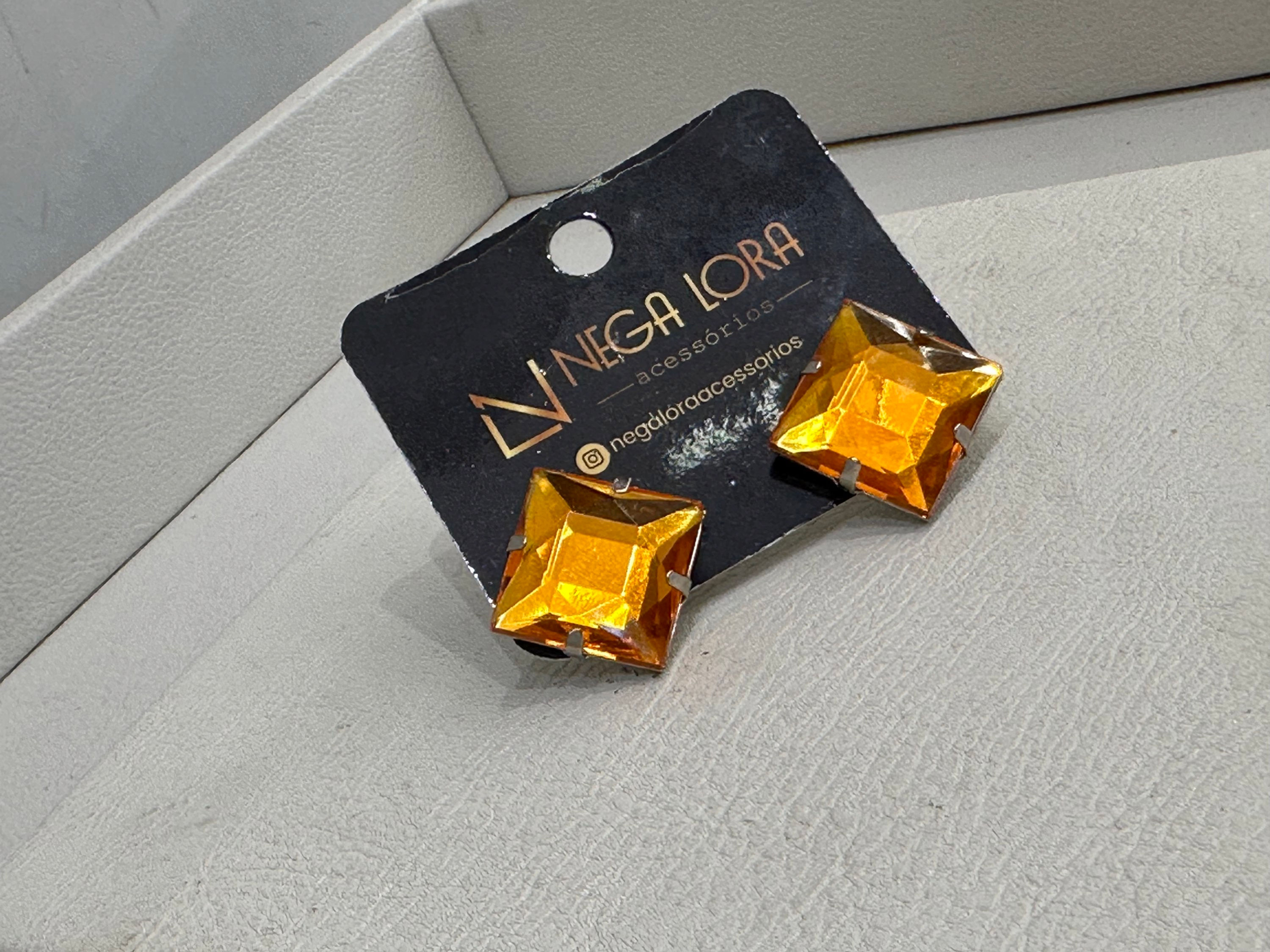 Brinco Chatom quadrado