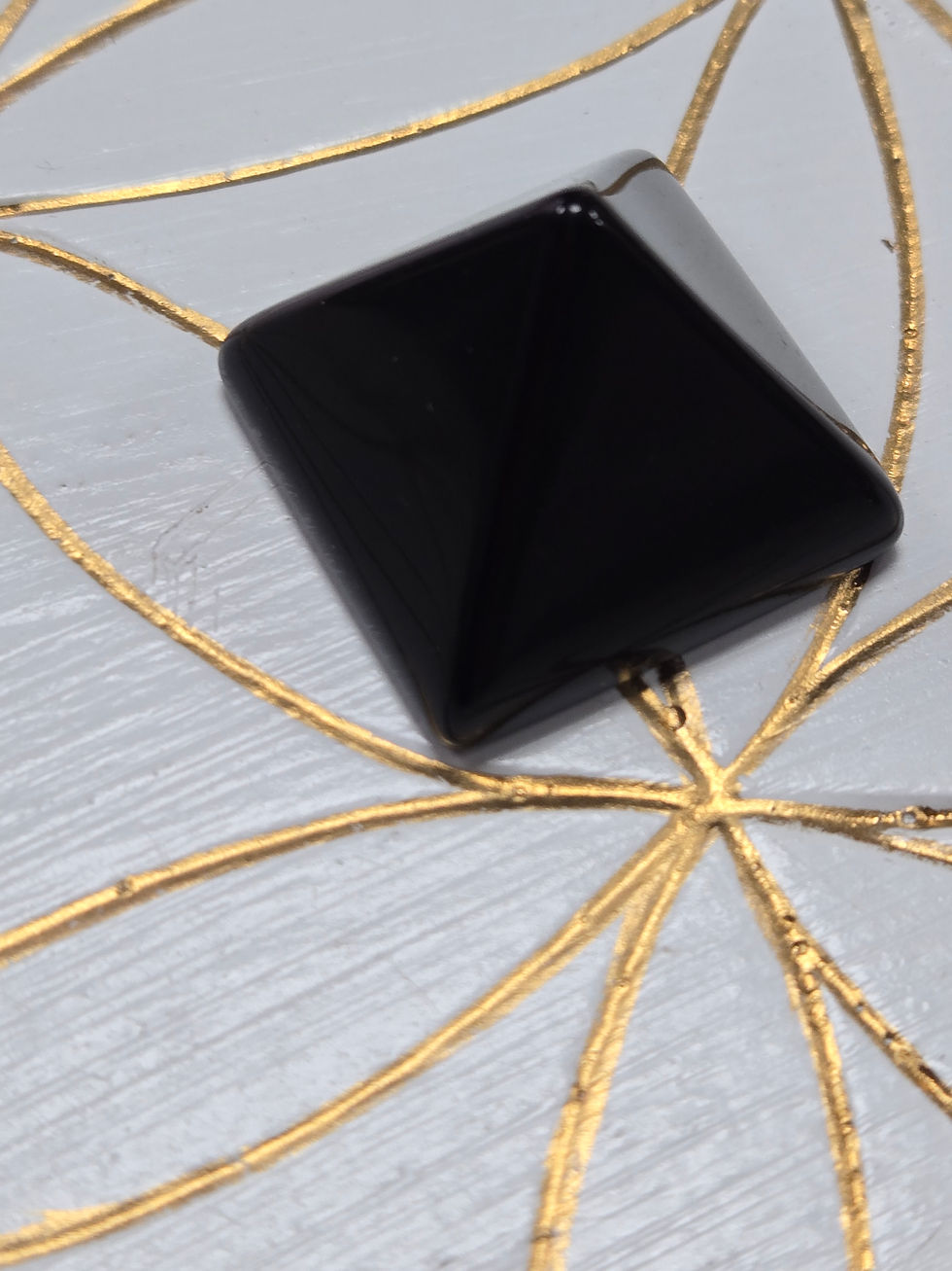 Obsidienne noire pyramide