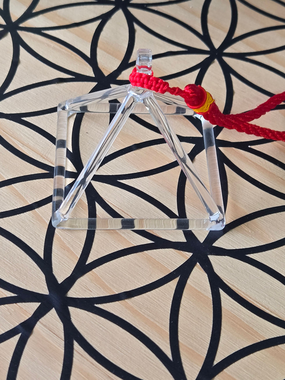 Cristal de Roche pyramide – Pierre universelle et amplificatrice d’énergie