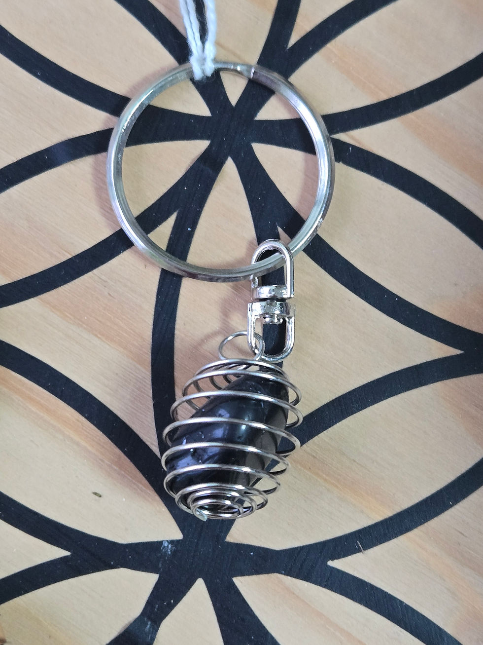 Tourmaline noire porte clé création – La pierre de protection par excellence