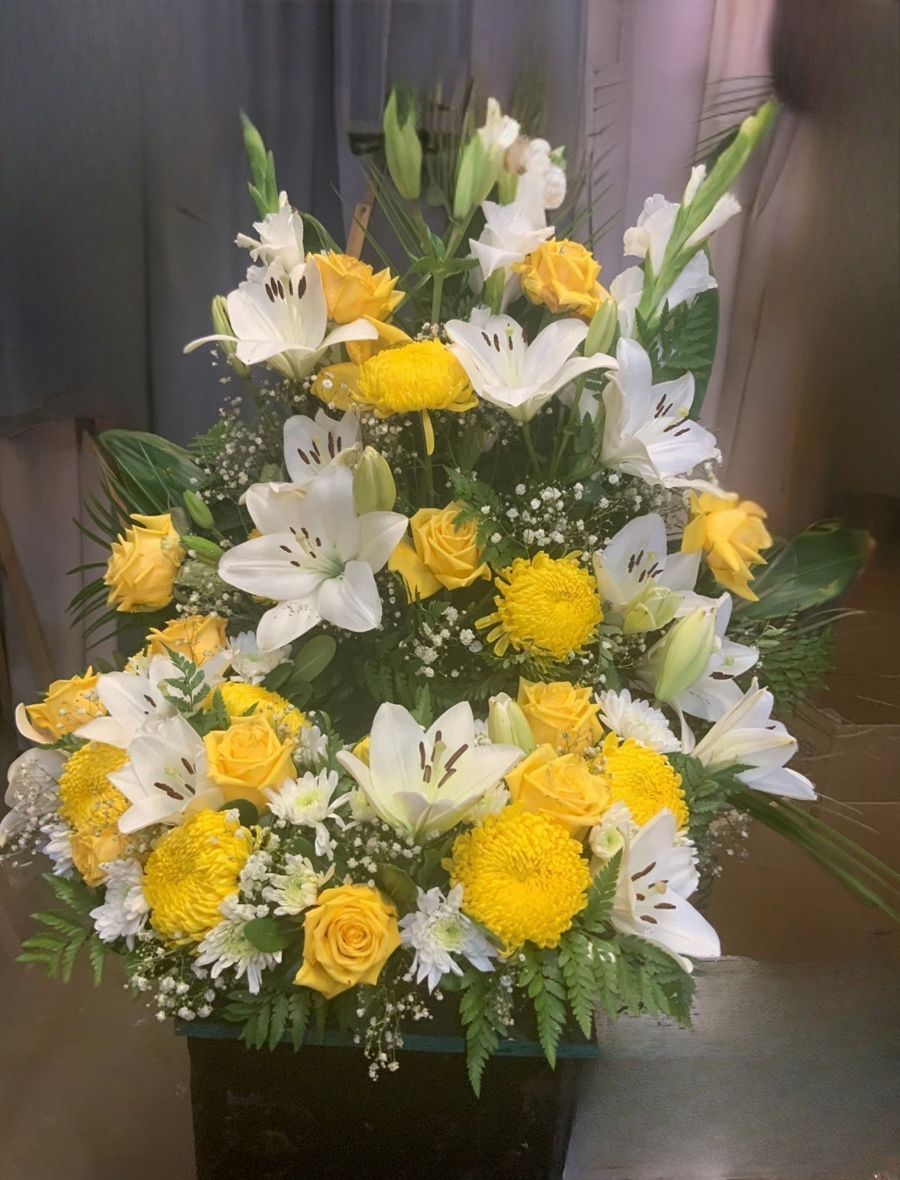 Chrysanthemums/China Mix Urn