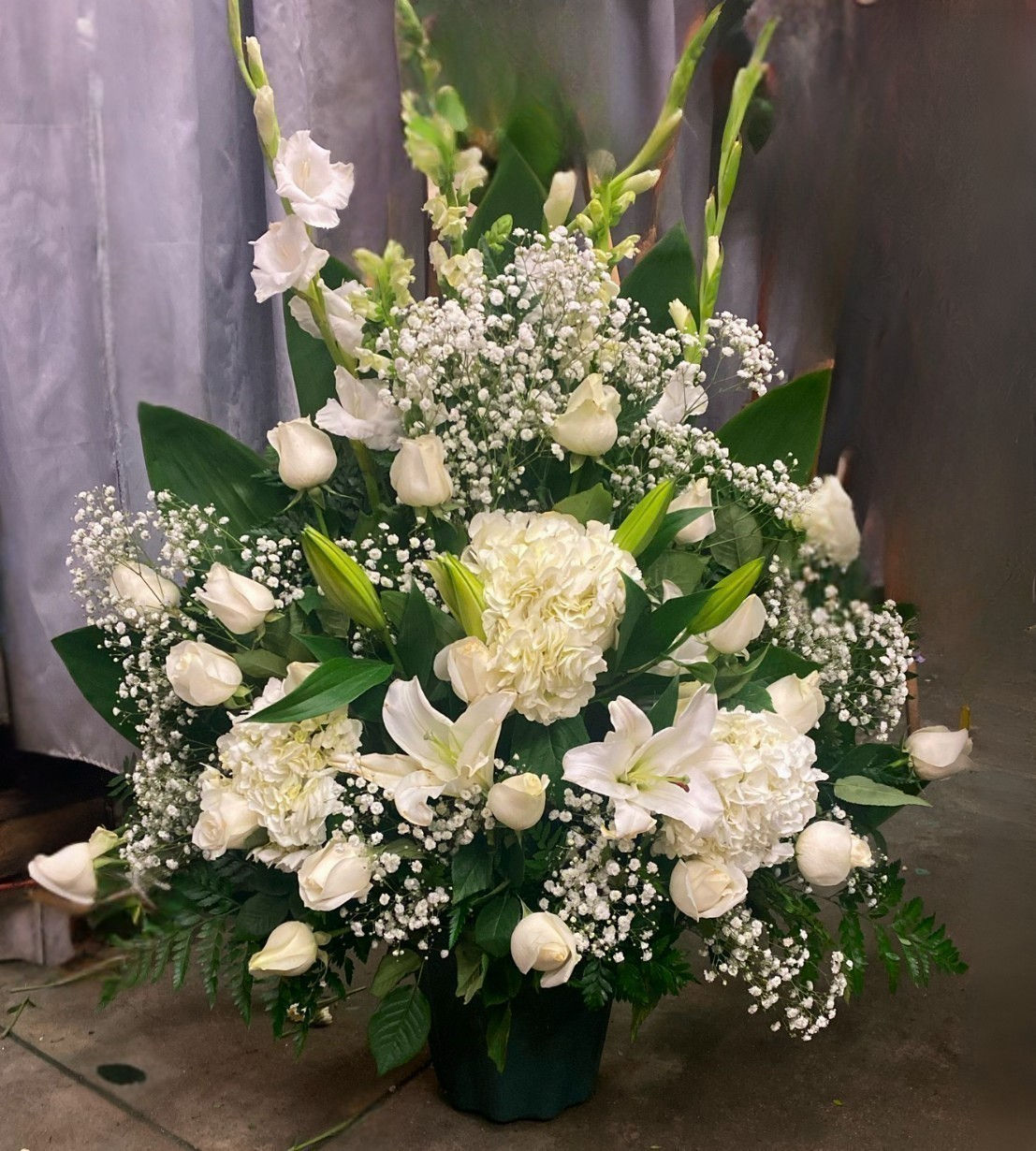 Standard Closed Roses Triangular Floral