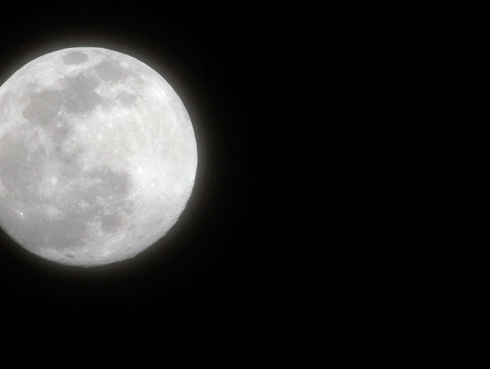 14888446_MotionElements_moon_converted_a-0761左カット.jpg