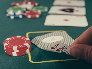 Aanlyn-dobbelary wek kommer