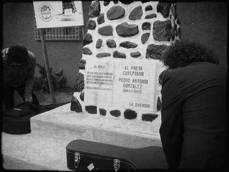 Un miércoles de octubre en la esquina de José Miguel Carrera con Pedro Antonio González, en Curepto