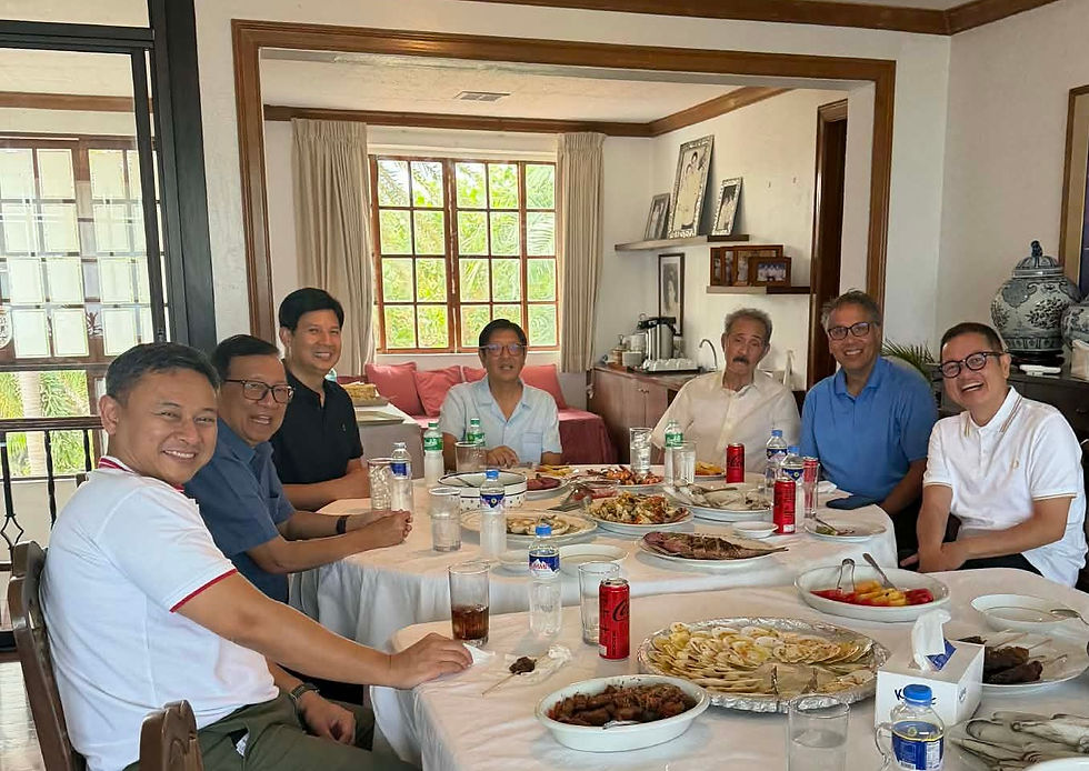 Lunch with the President: Former Sen. Mar Roxas gathered Rep. Miraflores, Gov. Miraflores, Sec. Sonny Angara, Capiz Gov. Fredenil Castro, and Roxas City Mayor Ronnie Dadivas in a private lunch with Pres. Bongbong Marcos and First Lady Liza Araneta-Marcos in his home. 📸 Jose Enrique “Joen” Miraflores, Facebook