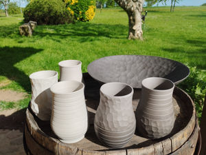 Tasse et grand plat à fruit, tournées, et texturée, grès blanc et grès de St Amand 
