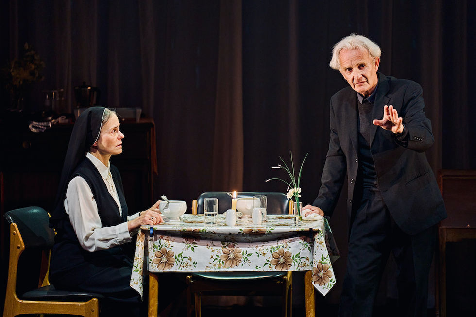 _7 - The Two Popes - Lynsey Beauchamp & Anton Lesser - Photo by Manuel Harlan