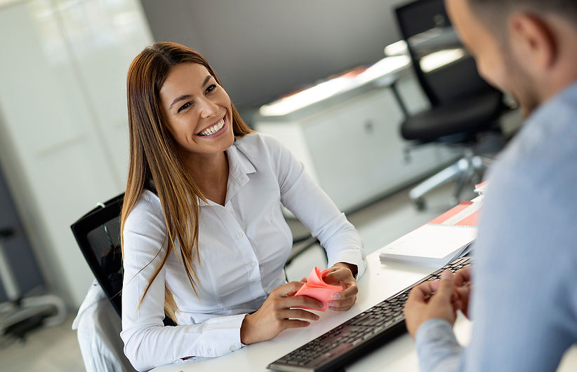 beautiful-woman-manager-communicates-wit