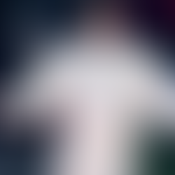 Camisetas que Bad Bunny regaló a empleados de Zara son puestas a la venta por miles de dólares