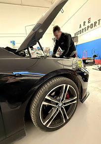 Francesco di fronte bmw _edited.jpg