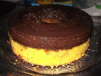 Bolo de cenoura com pudim de chocolate