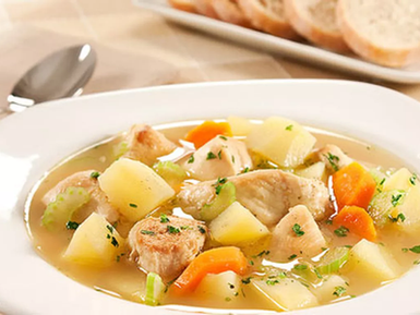 Sopa de legumes, peito de frango e queijo cottage