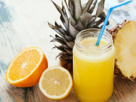 ABACAXI COM LARANJA E MAÇÃ