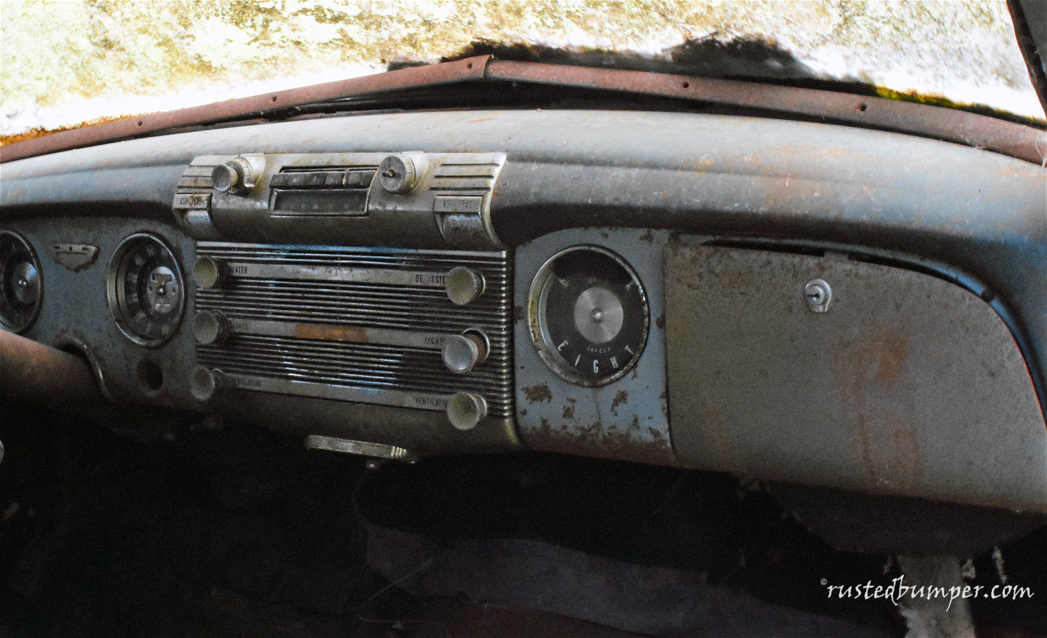 1952 Buick Super Eight 2D Dashboard