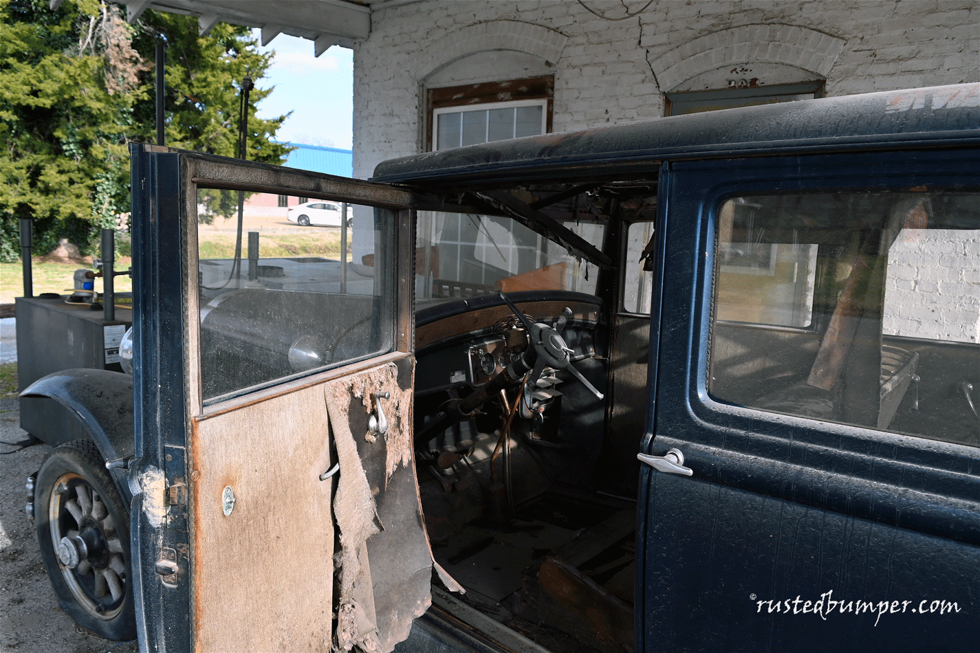 D-_New-Rusted-Bumper_Buick_1930-Buick-5-Passenger-4D_FB_1930-Buick-Sedan-4D-Open-Front-Doo