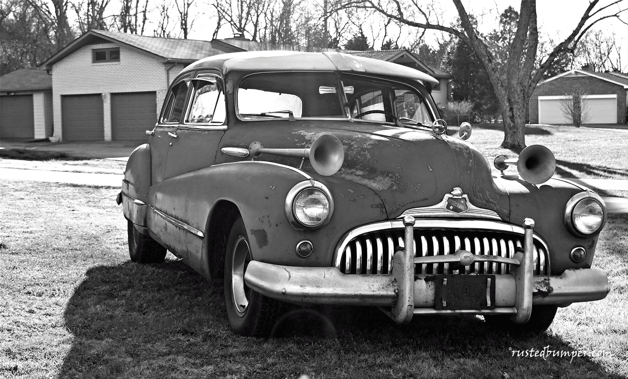 1948-Buick-Super-Eight-Side-Front-Two-Horns-BW.gif