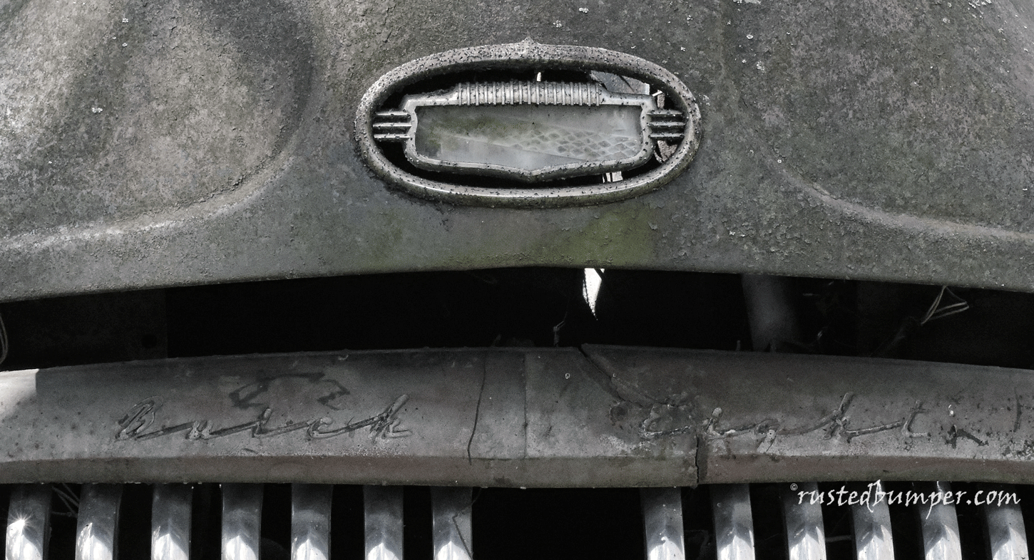 1952 Buick Super Eight 2D Front Badging