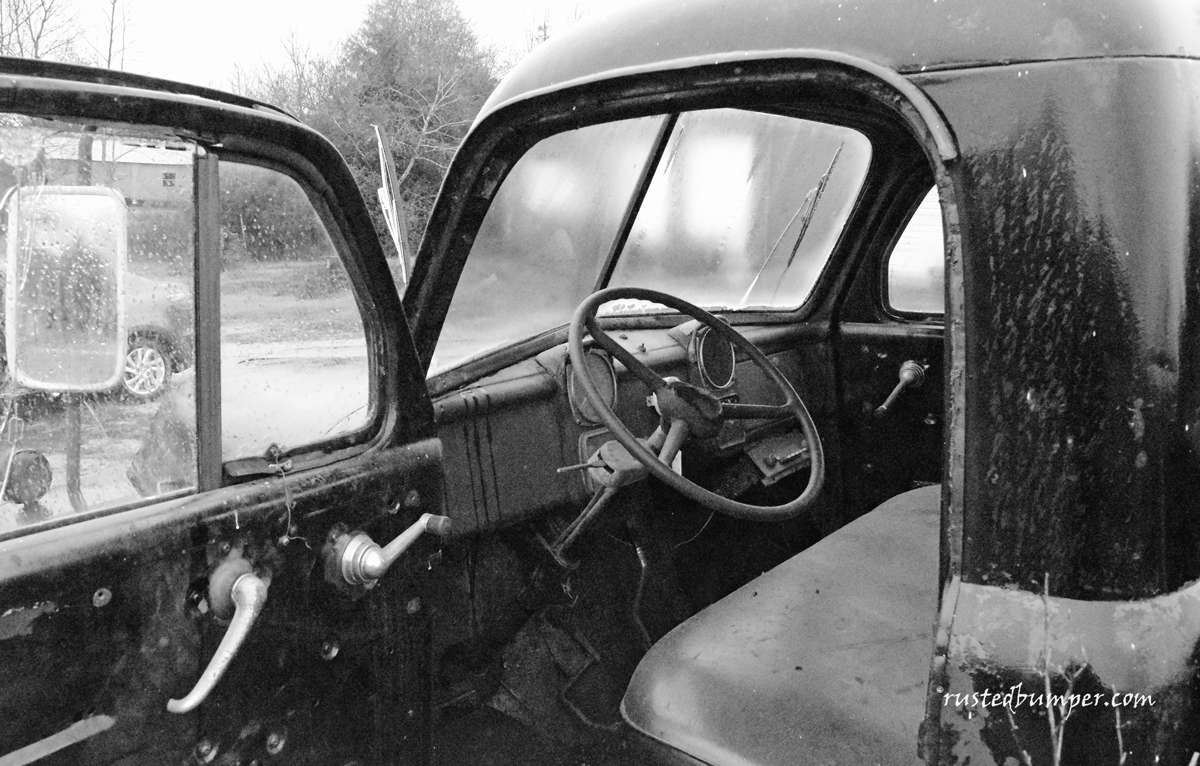 1953-Dodge-B-Series-Pickup-Drivers-Interior-BW.gif