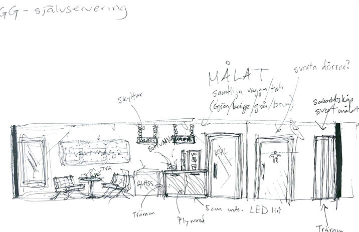 Glasmonter med produkter i Hellasgårdens reception.