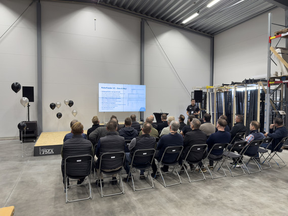 Oscar höll presentation om RoboFeeder och det nya HMI systemet som ska släppas snart