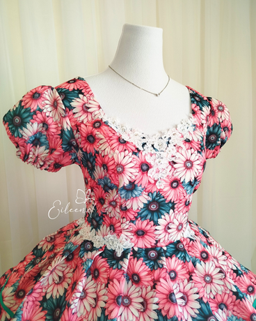 Vestidos de cueca para niña y mujer confeccionados en Chile, diseños exclusivos de huasa chilena, trajes folclóricos elegantes para Fiestas Patrias, competencias y presentaciones.