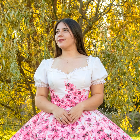 Vestidos de novia de cueca confeccionados en Chile, diseños exclusivos para novias huasas, matrimonios campestres y celebraciones folclóricas con elegancia y tradición.