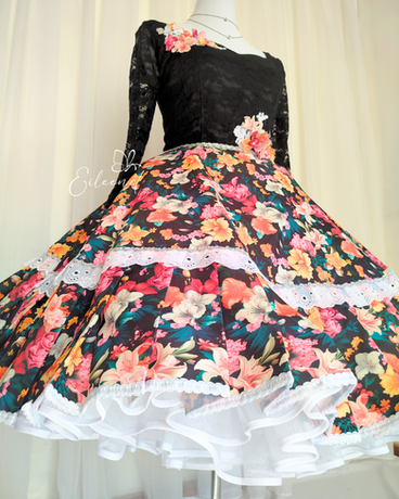 Vestidos de cueca para niña y mujer confeccionados en Chile, diseños exclusivos de huasa chilena, trajes folclóricos elegantes para Fiestas Patrias, competencias y presentaciones.