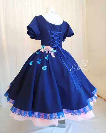 Vestidos de novia de cueca confeccionados en Chile, diseños exclusivos para novias huasas, matrimonios campestres y celebraciones folclóricas con elegancia y tradición.