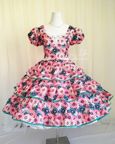 Vestidos de cueca para niña y mujer confeccionados en Chile, diseños exclusivos de huasa chilena, trajes folclóricos elegantes para Fiestas Patrias, competencias y presentaciones.