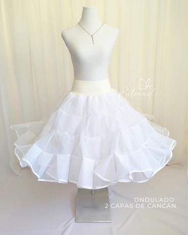 Falsos de cueca confeccionados en Chile para niña y mujer, realizados en cancán mexicano para lograr mayor volumen, movimiento y elegancia en vestidos huasos y presentaciones folclóricas.