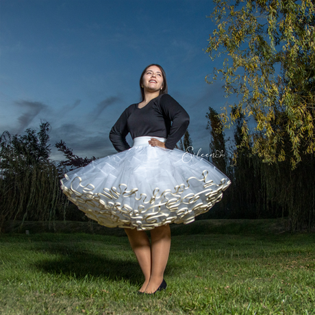 Falsos de cueca confeccionados en Chile para niña y mujer, realizados en cancán mexicano para lograr mayor volumen, movimiento y elegancia en vestidos huasos y presentaciones folclóricas.