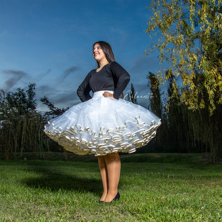 Falsos de cueca confeccionados en Chile para niña y mujer, realizados en cancán mexicano para lograr mayor volumen, movimiento y elegancia en vestidos huasos y presentaciones folclóricas.