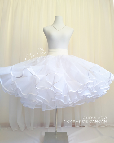 Falsos de cueca confeccionados en Chile para niña y mujer, realizados en cancán mexicano para lograr mayor volumen, movimiento y elegancia en vestidos huasos y presentaciones folclóricas.
