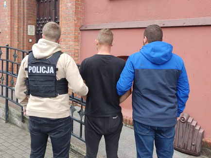 Napadli na sklep, ukradli pieniądze i wyroby tytoniowe. Są już w areszcie