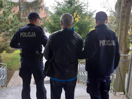 Kłócił się z koleżanką. Interweniujący policjanci rozpoznali w nim poszukiwanego