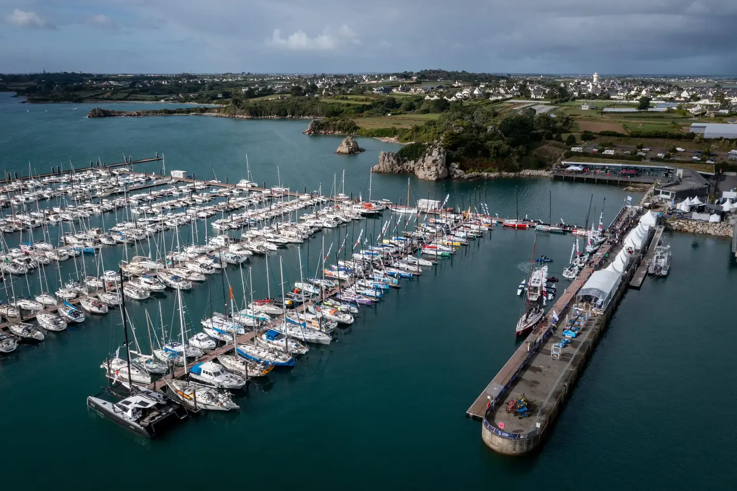 Vivez la course de l’intérieur : Hospitalités et Village Exposants 2026