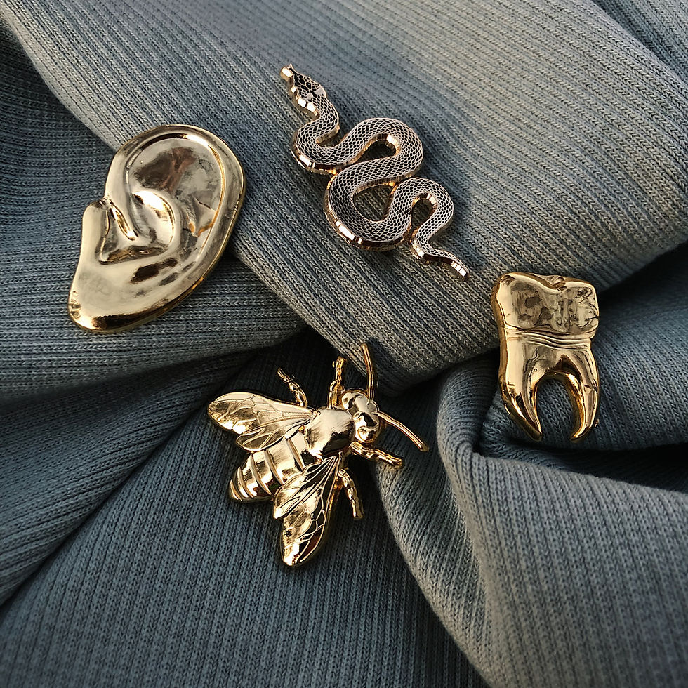 Thumbnail: Golden Metal Pin "Tooth"