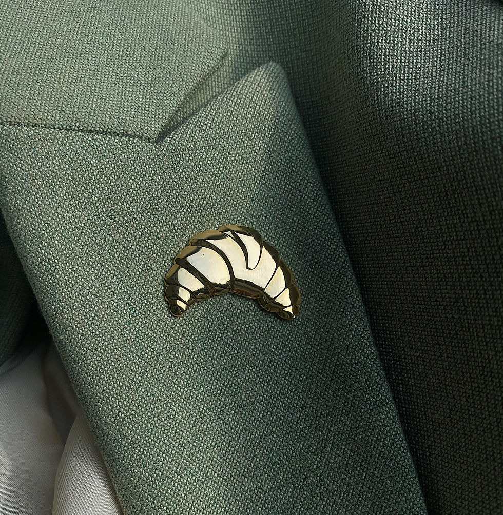 Thumbnail: Golden Metal Pin "Croissant"