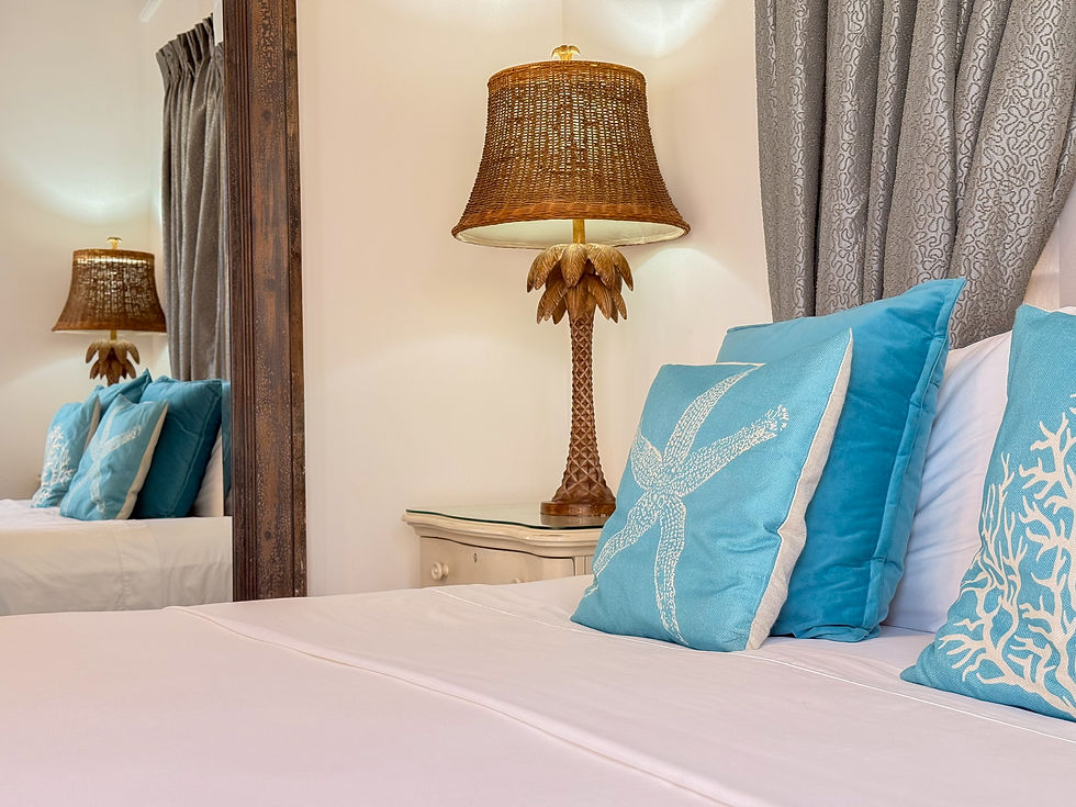 Treasure By The Sea Kas di Almendra King Bed
