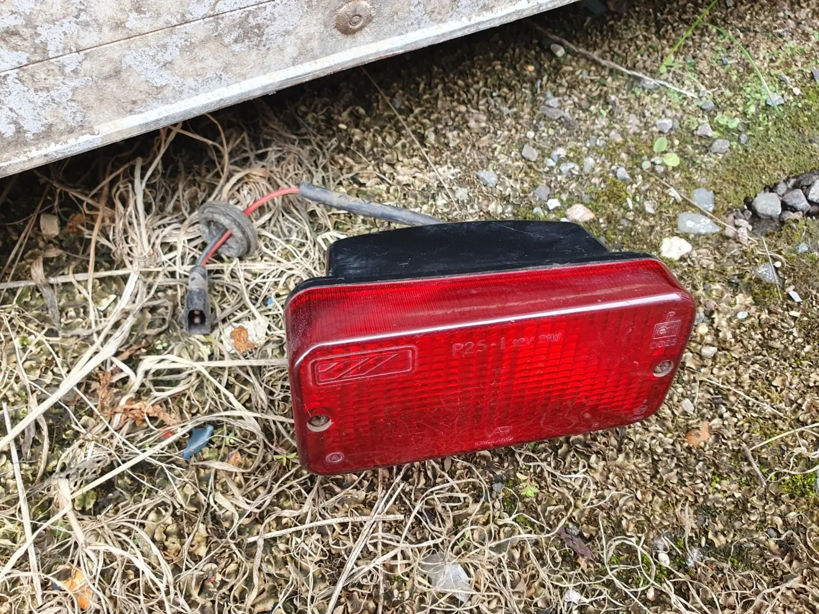 UNIPART P25-1 REAR FOG LIGHT (UNKNOWN FITMENT) USED