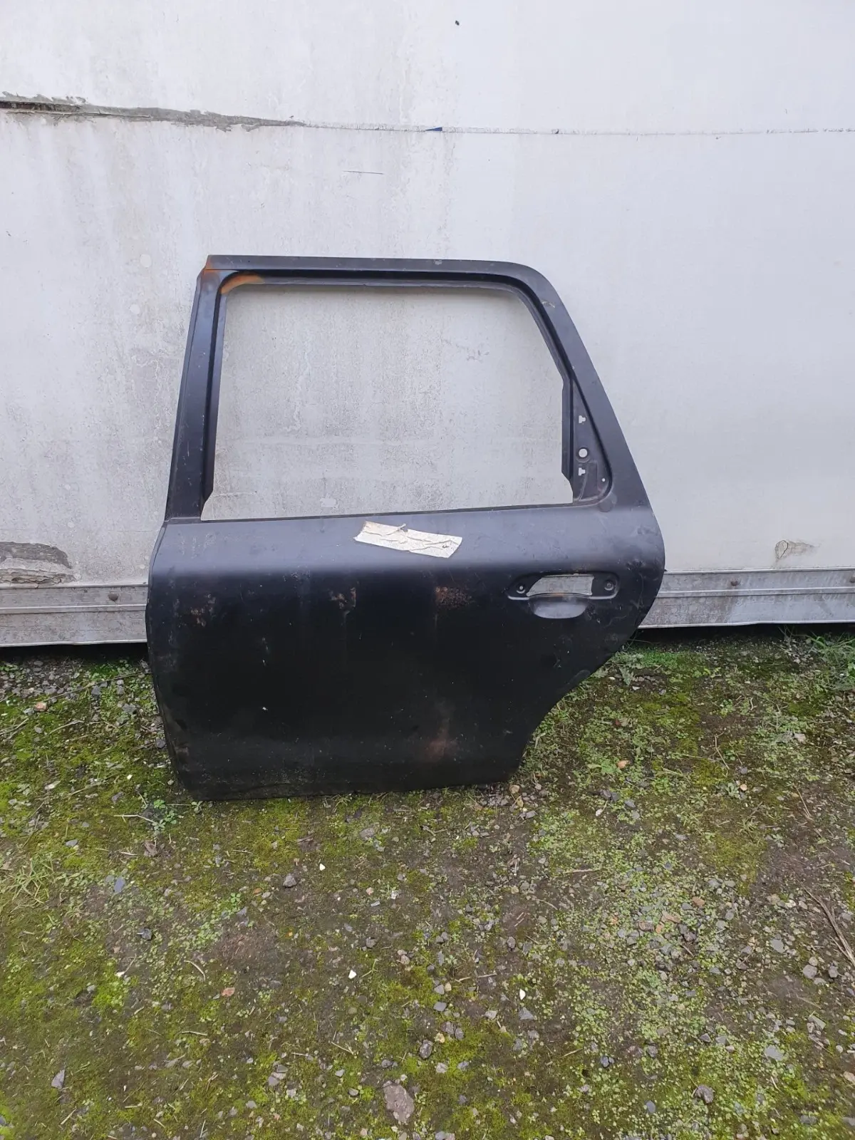 FORD, POSS MONDEO 2. NSR DOOR SKIN. NEVER FITTED