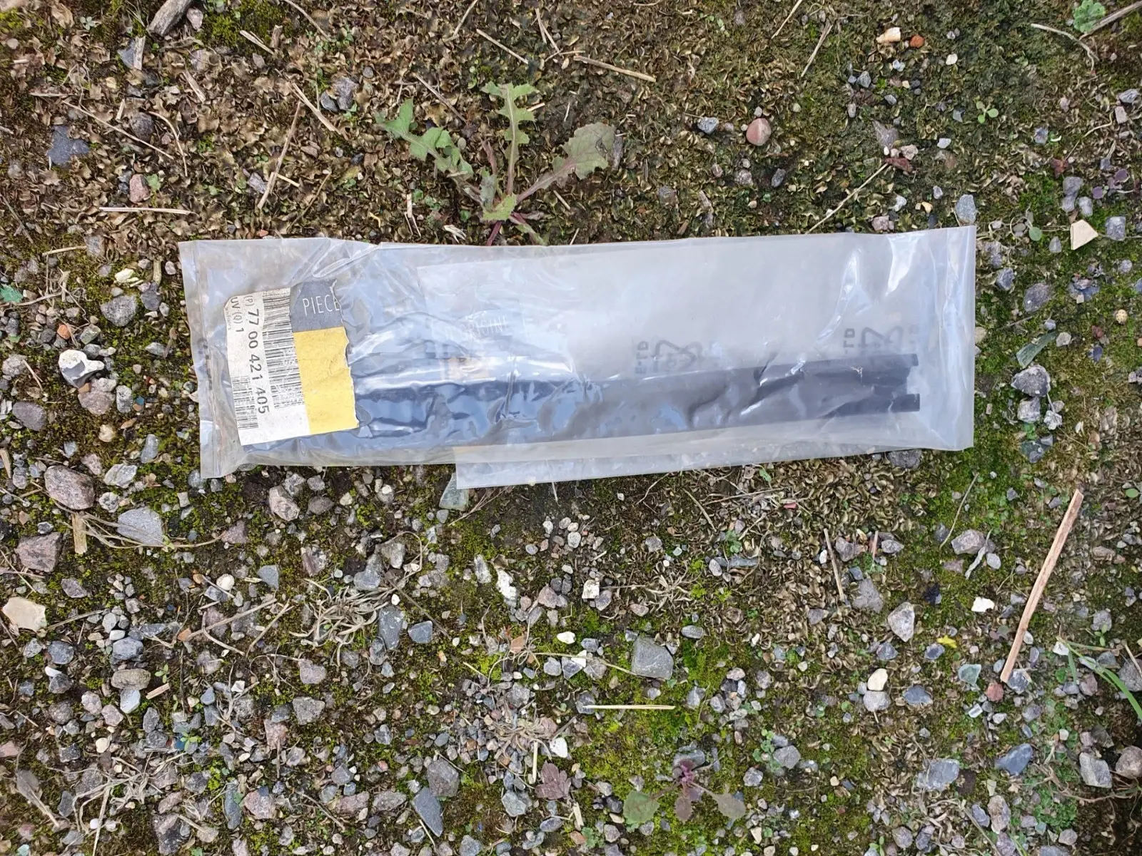 RENAULT LAGUNA 1. FRONT DOOR GLASS TRIM MOULDING 7700421405 NEW