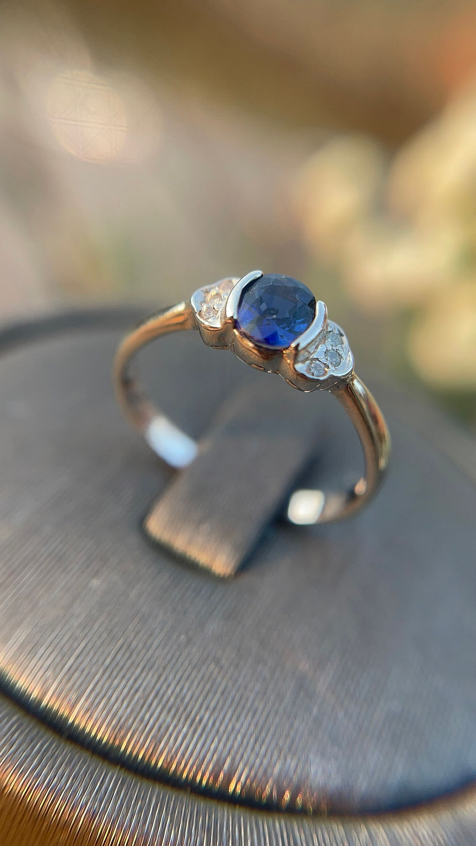 Miniatura: Nhẫn vàng trắng 14K 6p9 Sapphire thiên nhiên 0,85 carats, 6 v Kim cương mkg 6083