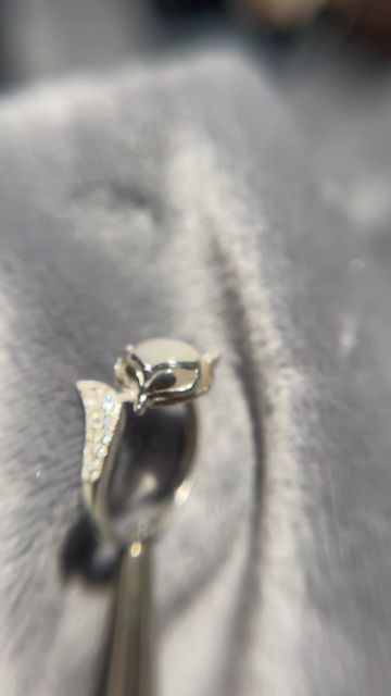 Hình thu nhỏ: Nhẫn hồ ly trắng , Saphire thiên nhiên 