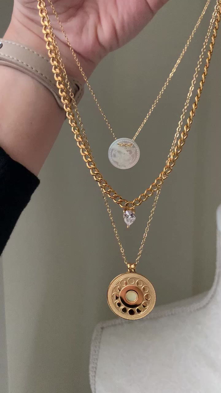 Thumbnail: Lunar Eclipse Chain Set