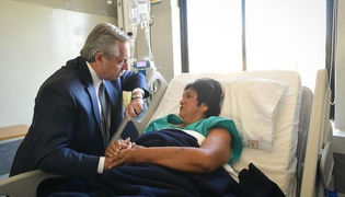 ALBERTO VISITÓ A LA LÍDER TUPAQUERA Y FUSTIGÓ AL GOBIERNO: Estoy preocupado por la salud de Milagro