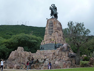 Las rocas del monumento a Güemes